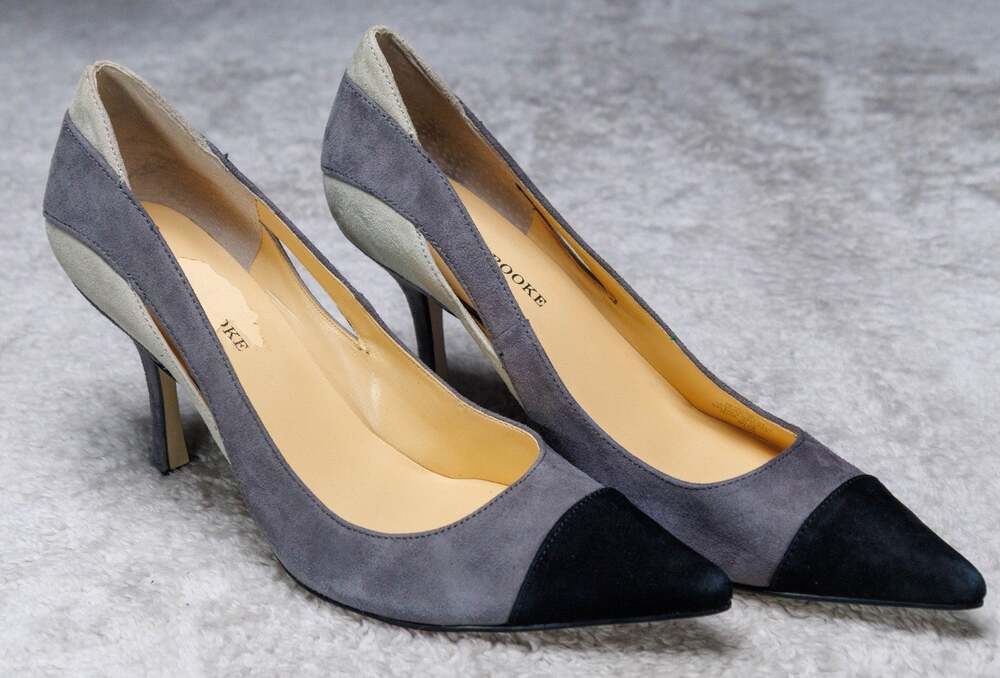 Audrey Brooke Black Gray Suede Cap Toe Heels Pumps Womens Size 8.5